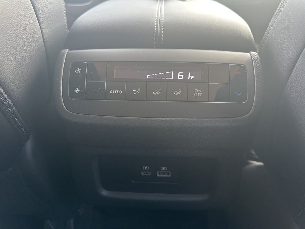 2025 Everest White Pearl Tricoat Nissan Pathfinder SL FWD SUV