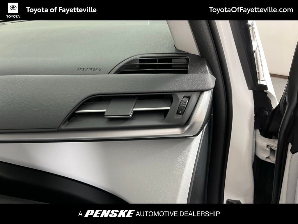 2025 Toyota Sienna LE 21