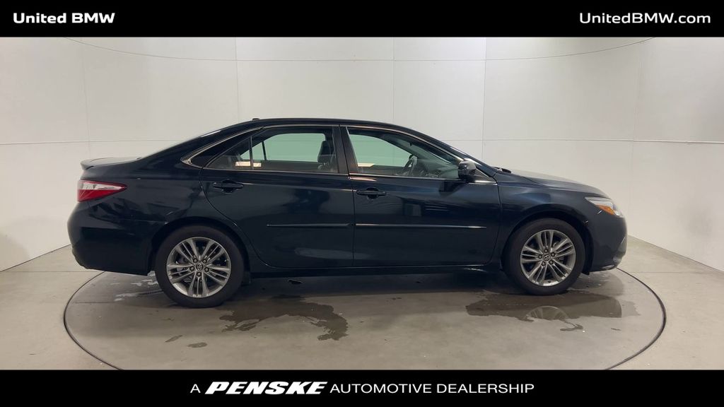 2015 Toyota Camry SE 9