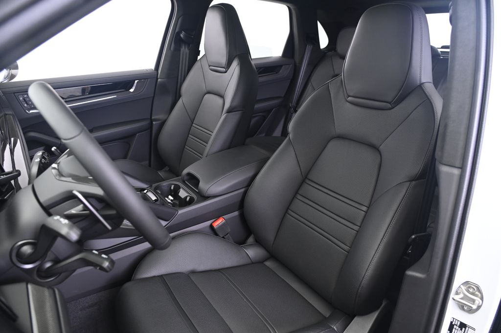 Thumbnail: 2026 Porsche Cayenne - 5