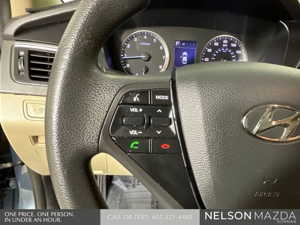 Used 2016 Blue Hyundai Base image 32