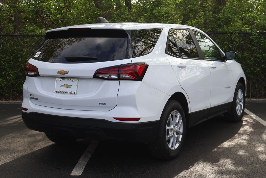 Thumbnail: 2024 Chevrolet Equinox - 10