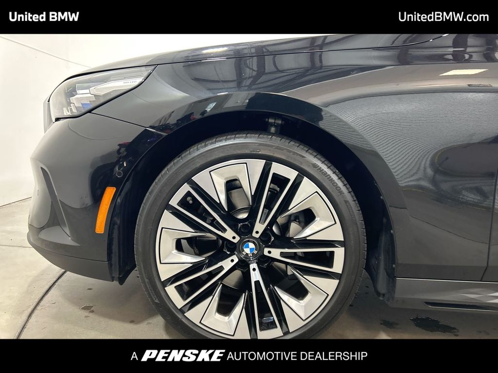 Thumbnail: 2025 BMW 5 Series - 10
