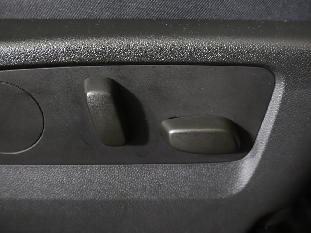 Used 2023 Red Buick Essence image 32