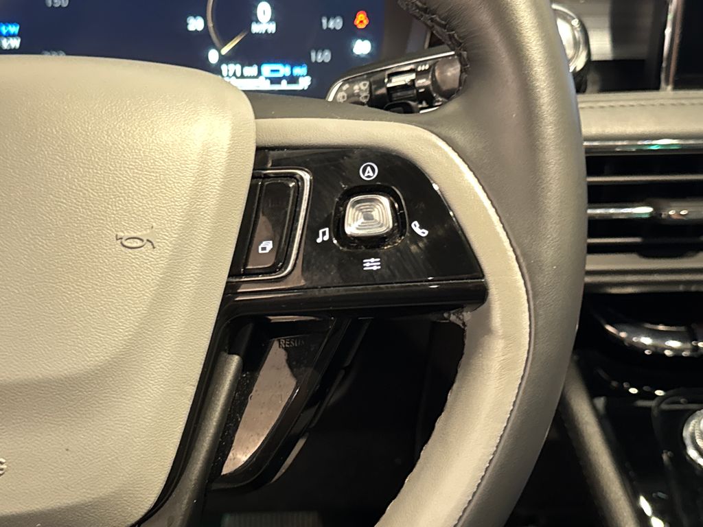 Used 2022 Black Lincoln Grand Touring image 21