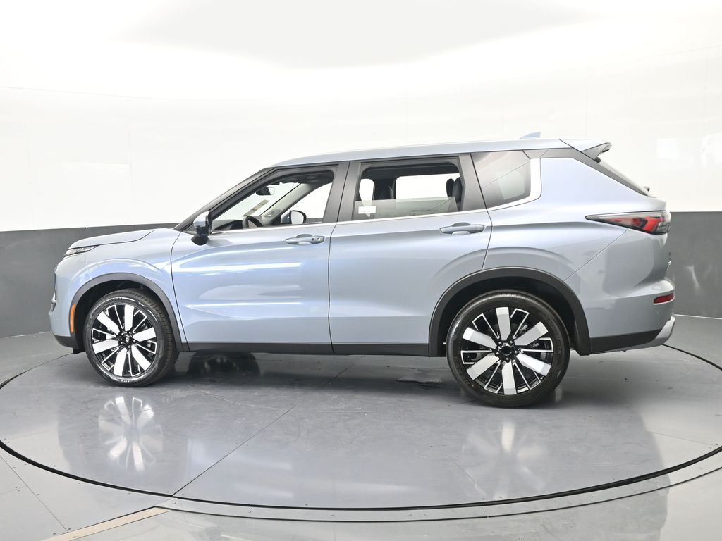 New 2026 Gray Mitsubishi SE image 3