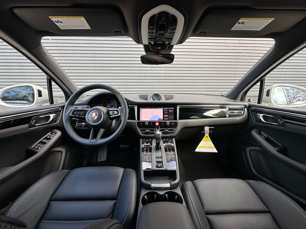 2025 Porsche Macan  29