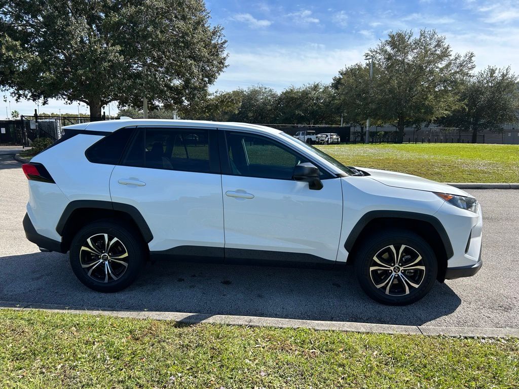 Thumbnail: 2022 Toyota RAV4 - 6