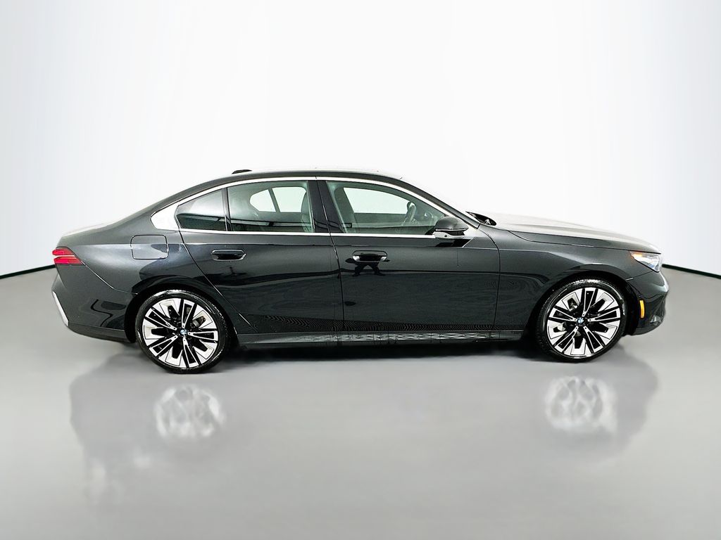 Thumbnail: 2025 BMW 5 Series - 4