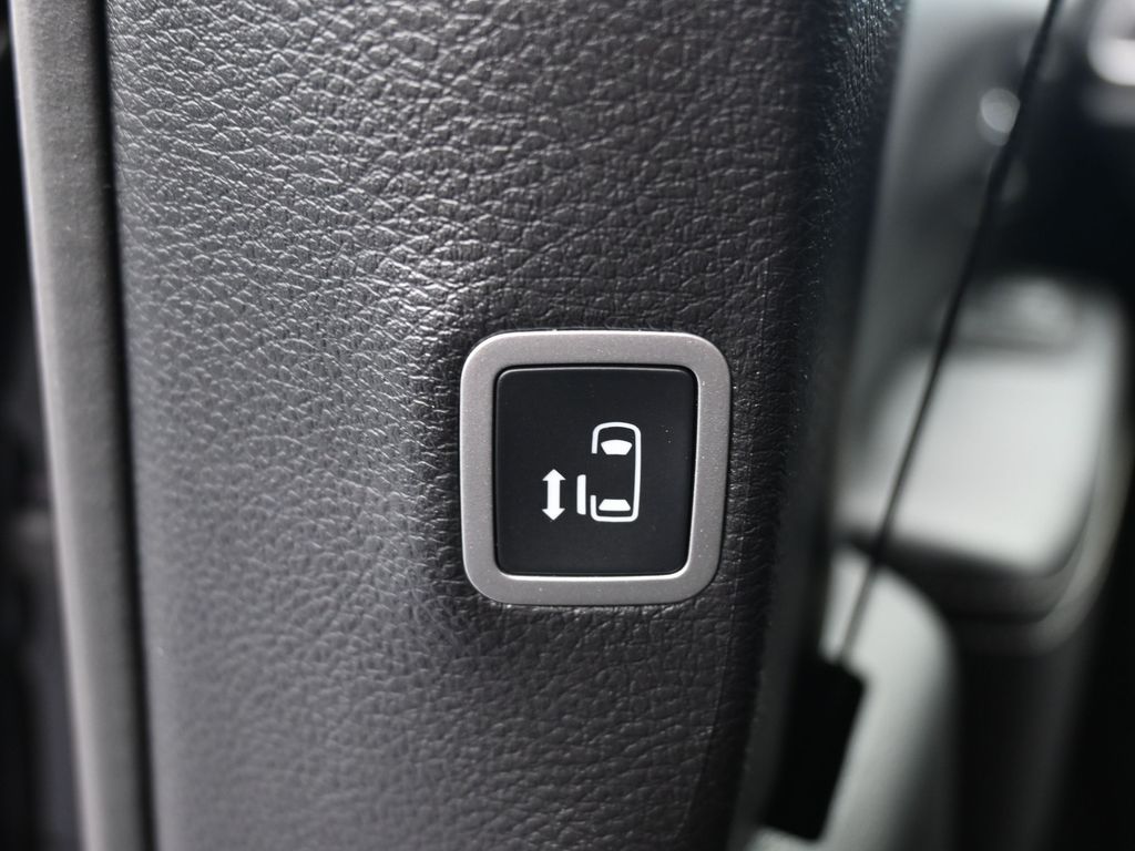 New 2026 Diamond Black Crystal Pearlcoat Chrysler Select image 34