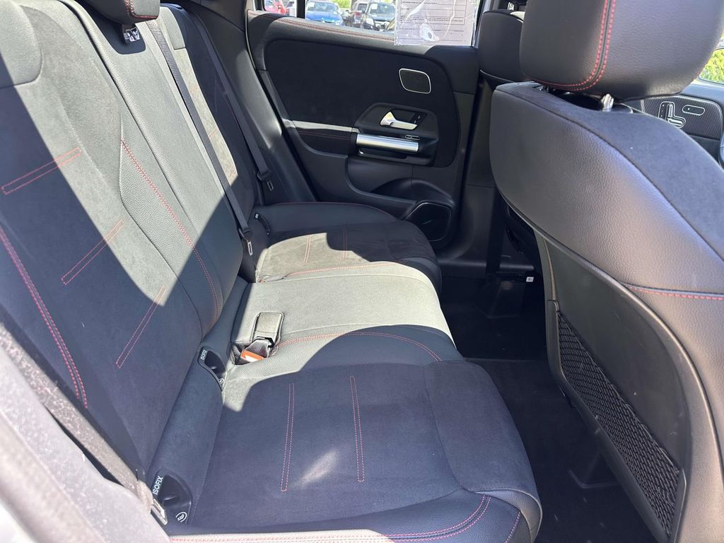 2025 Mercedes-Benz GLA 250 4MATIC 22