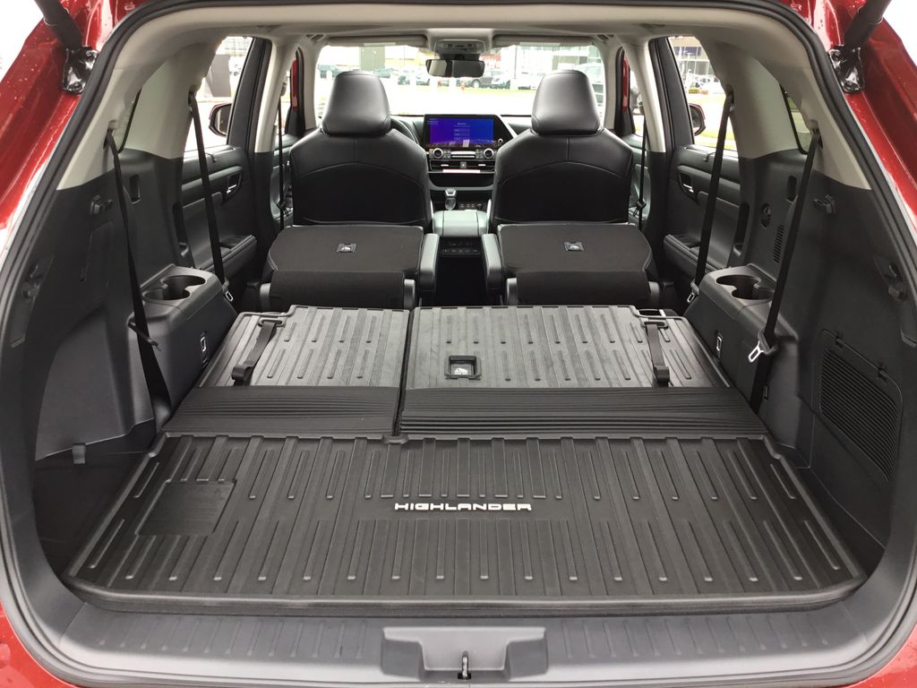 Thumbnail: 2026 Toyota Highlander - 18