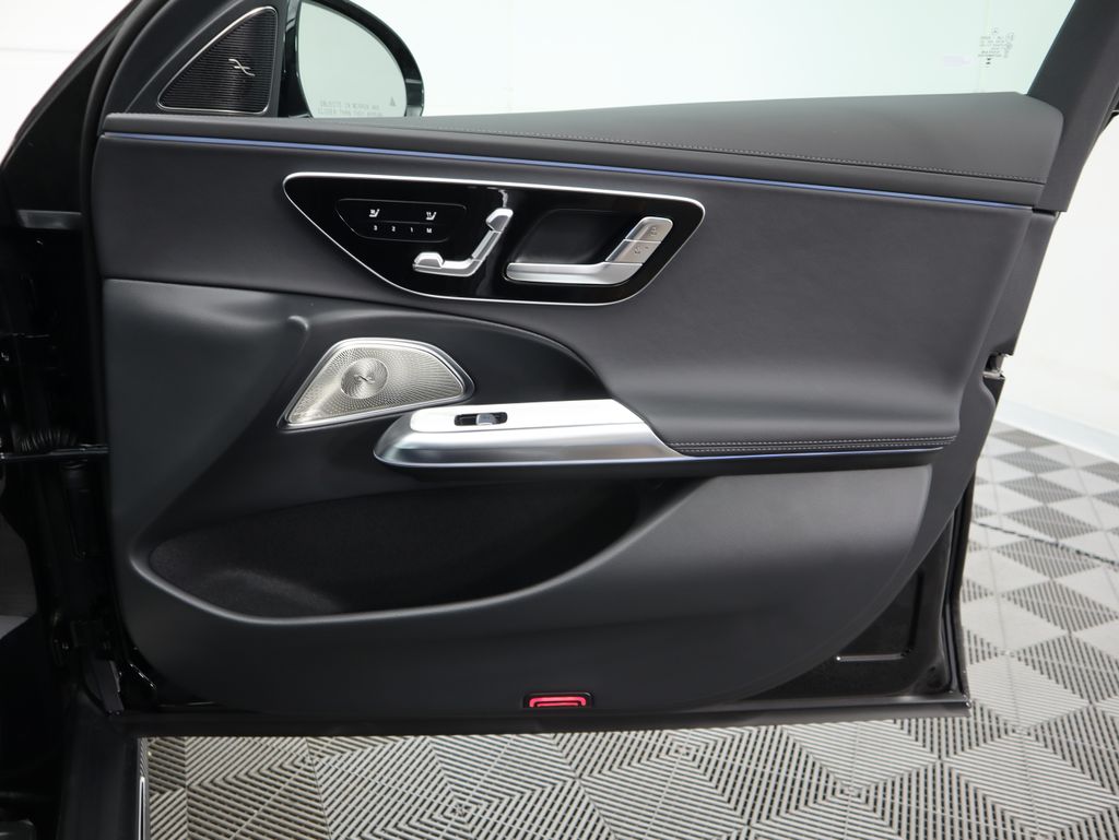 Thumbnail: 2025 Mercedes-Benz E-Class - 27