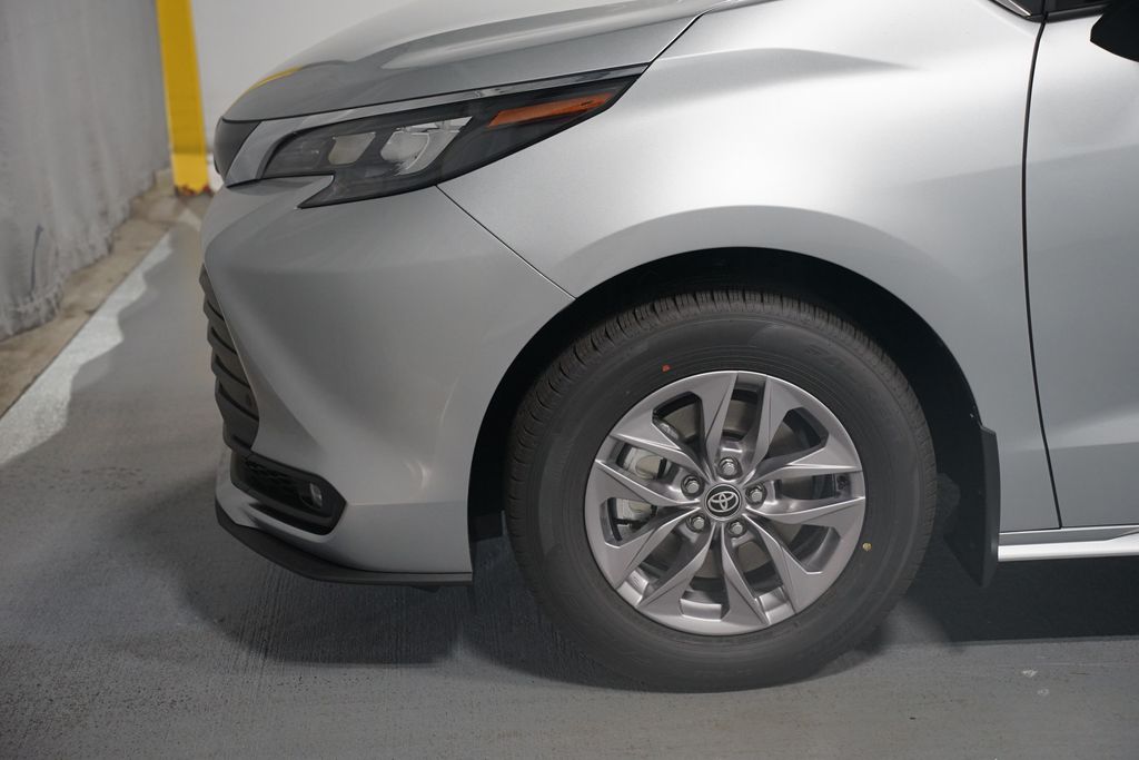 Thumbnail: 2025 Toyota Sienna - 5