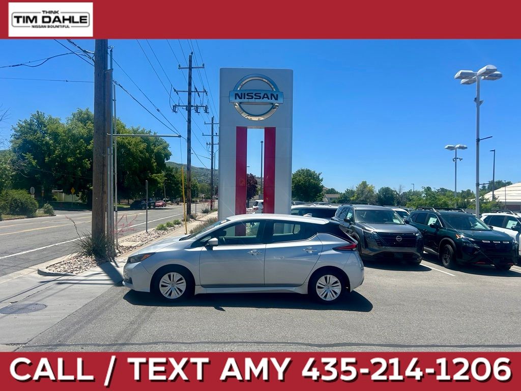 Brilliant Silver Metallic 2024 Nissan LEAF Hatchback Front-Wheel Drive Automatic