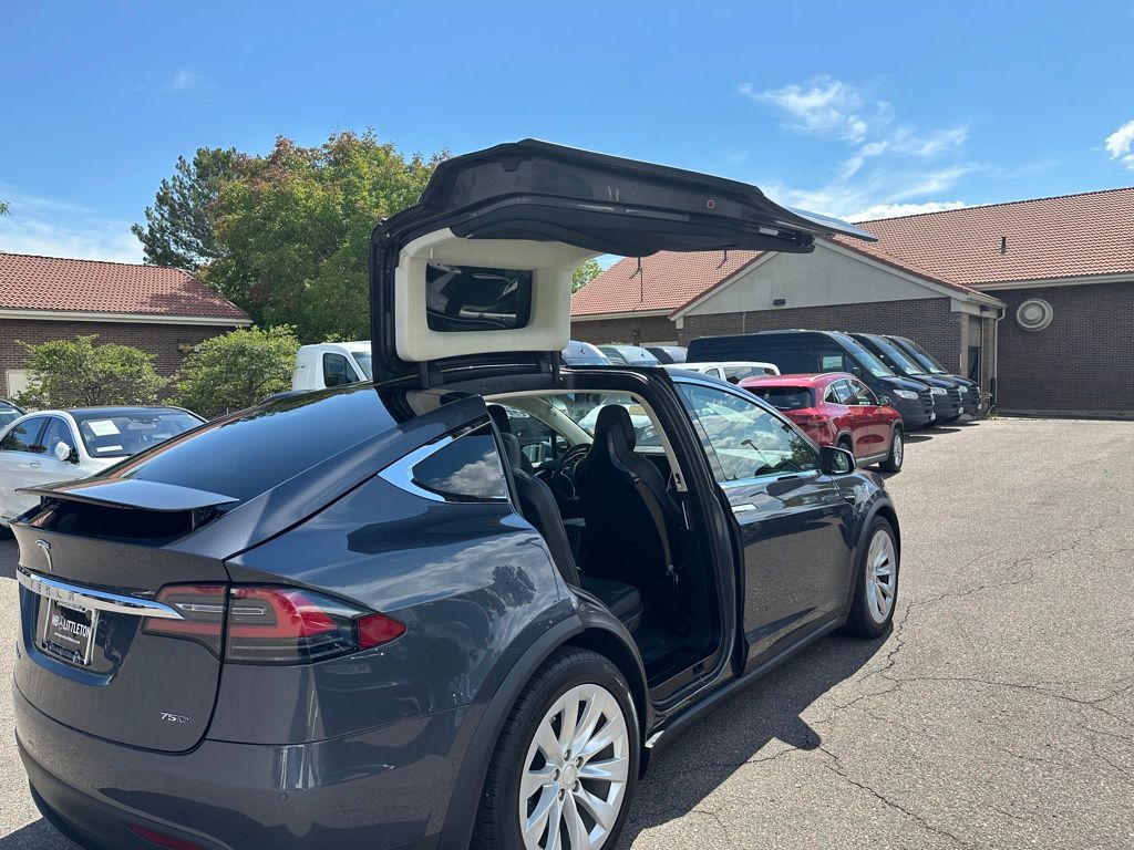 2017 Tesla Model X 75D 22