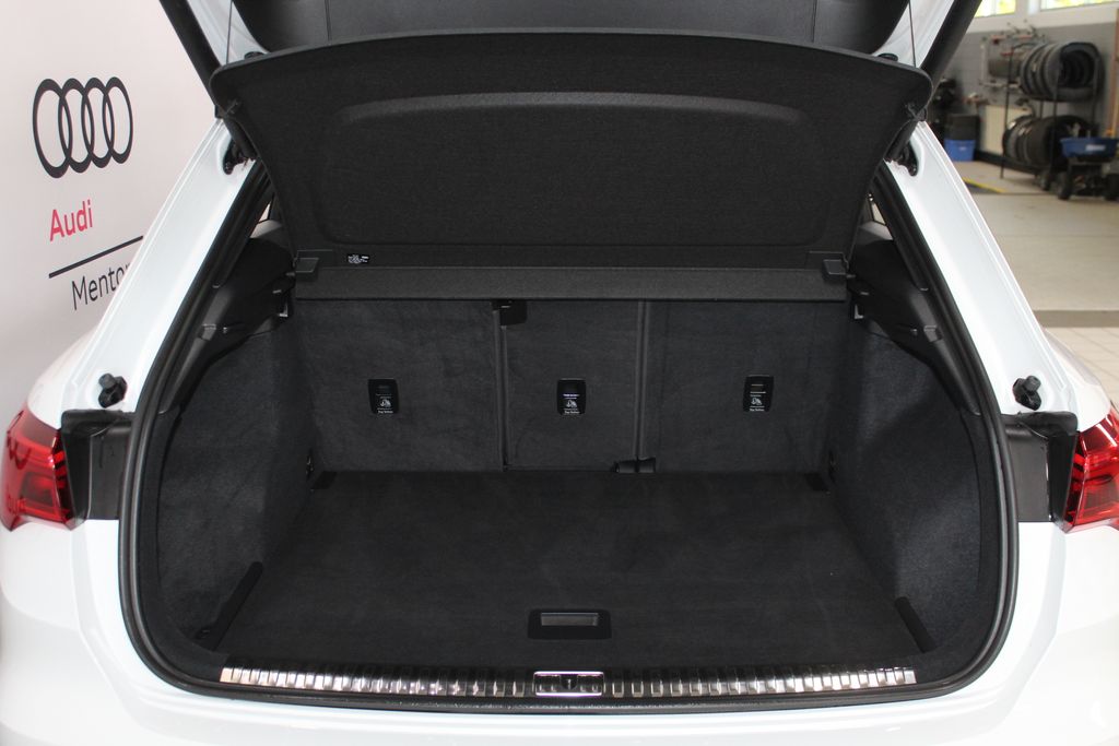 Thumbnail: 2023 Audi Q3 - 32