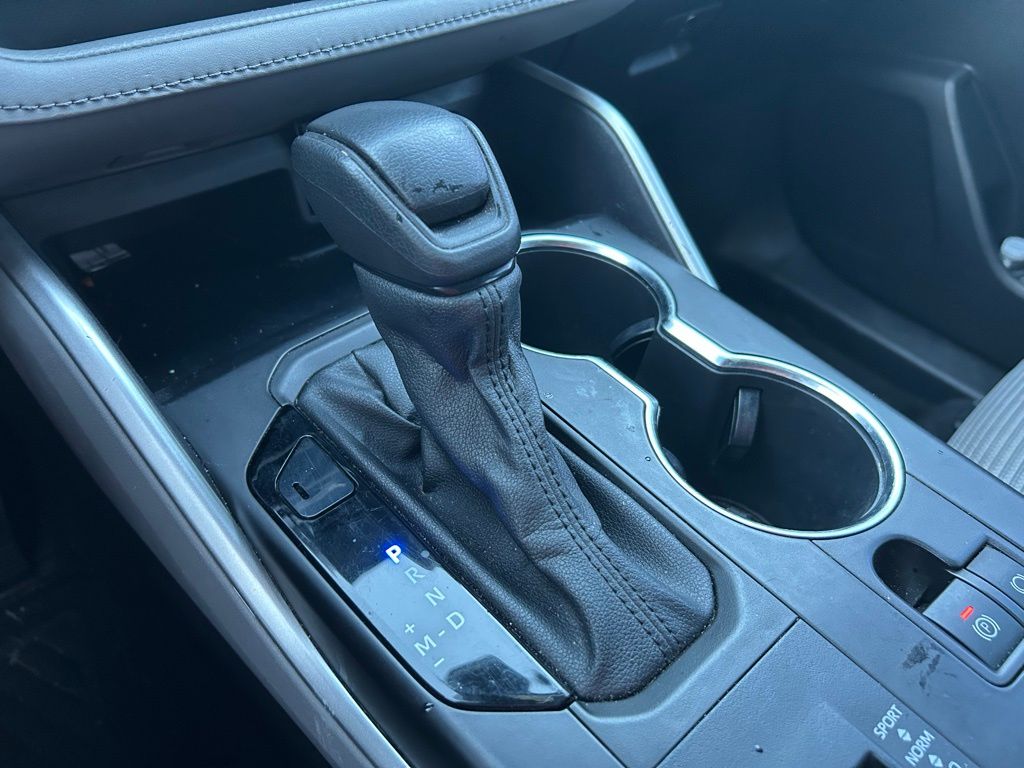 Thumbnail: 2021 Toyota Highlander - 28