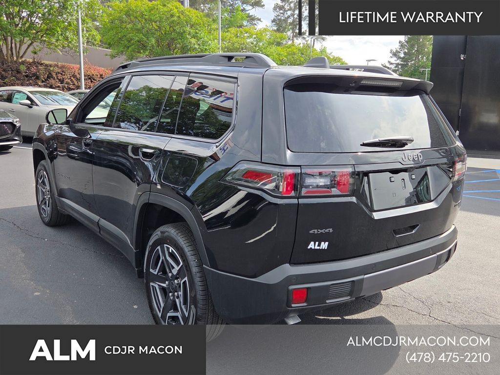 New 2026 Diamond Black Crystal Pearl-Coat Exterior Paint Jeep Limited image 11