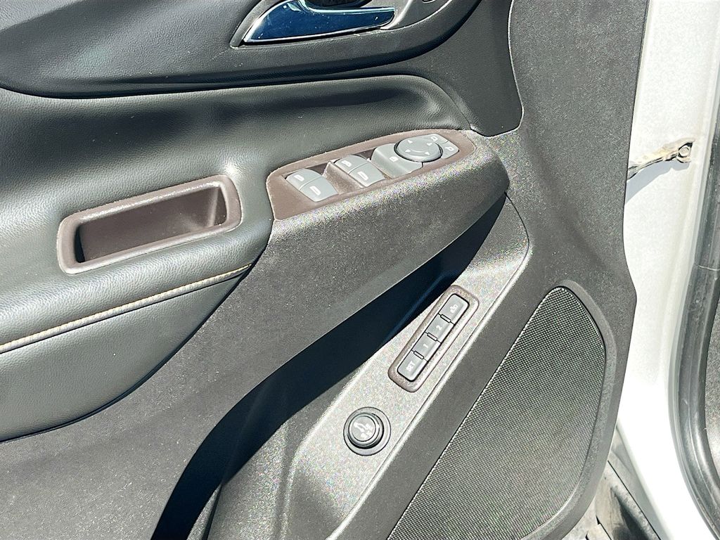 Used 2020 Silver Chevrolet Premier image 17