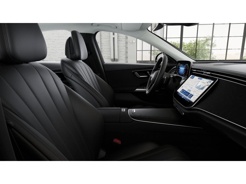 2026 Mercedes Benz E 4MATIC photo 4