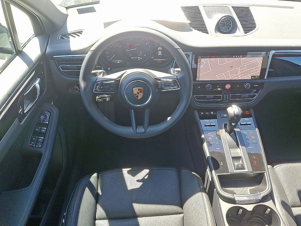 Thumbnail: 2025 Porsche Macan - 13