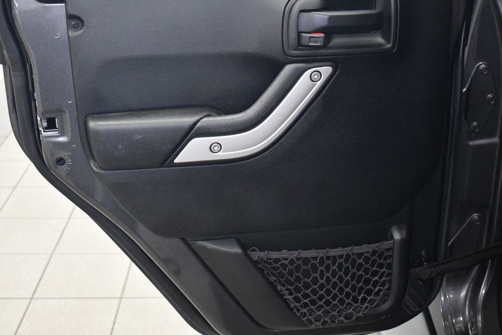 Thumbnail: 2017 Jeep Wrangler - 23