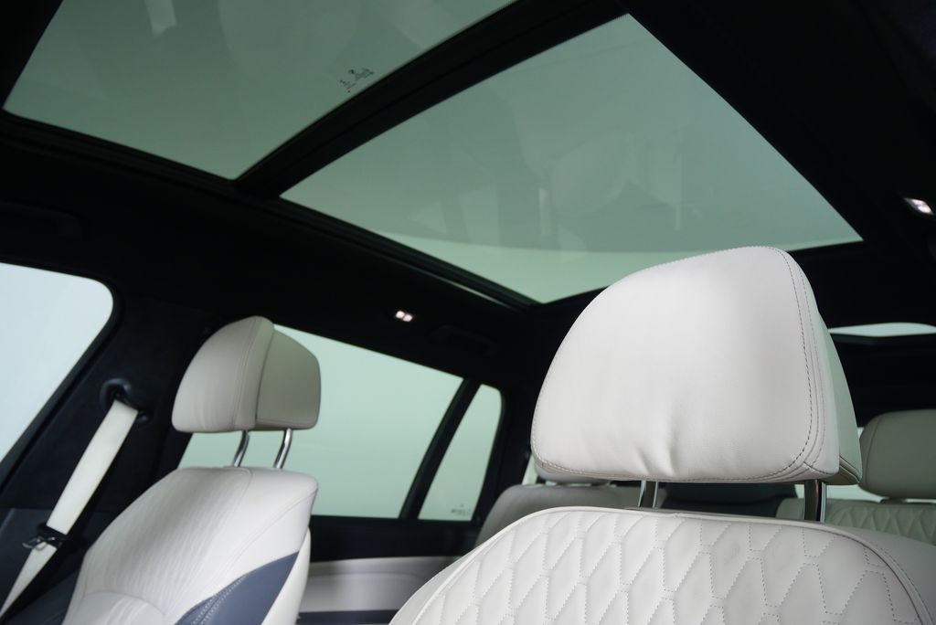 Thumbnail: 2023 BMW X7 - 12