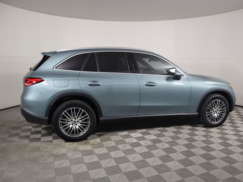 Used 2026 Silver Mercedes-Benz GLC 300 image 4