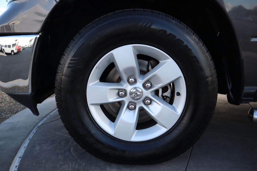 Thumbnail: 2020 RAM 1500 Classic - 32