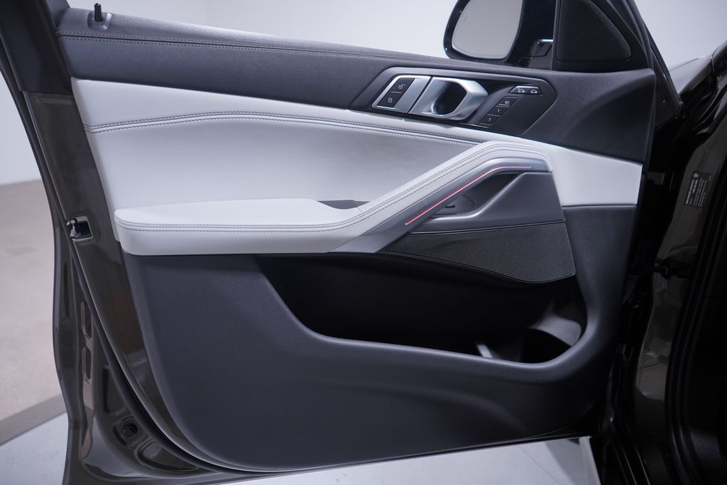 Thumbnail: 2023 BMW X6 - 16