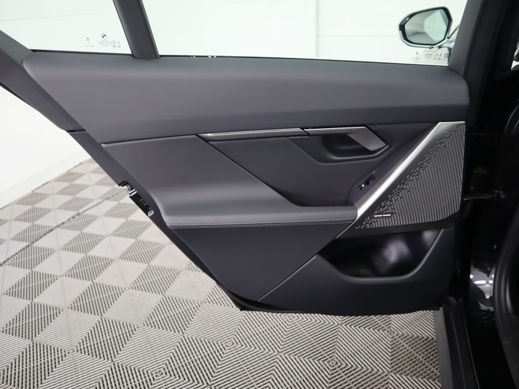 2025 BMW i5 eDrive40 27