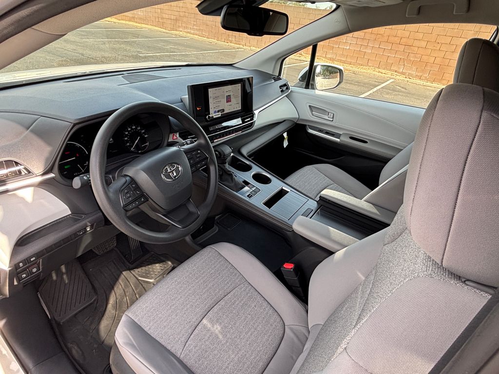 Thumbnail: 2026 Toyota Sienna - 9
