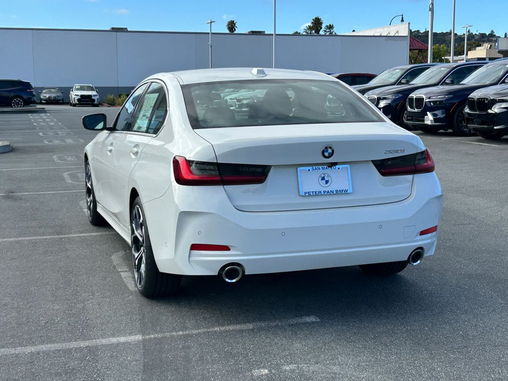 Thumbnail: 2026 BMW 3 Series - 3