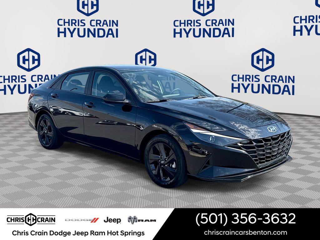 2023 Hyundai Elantra SEL FWD
