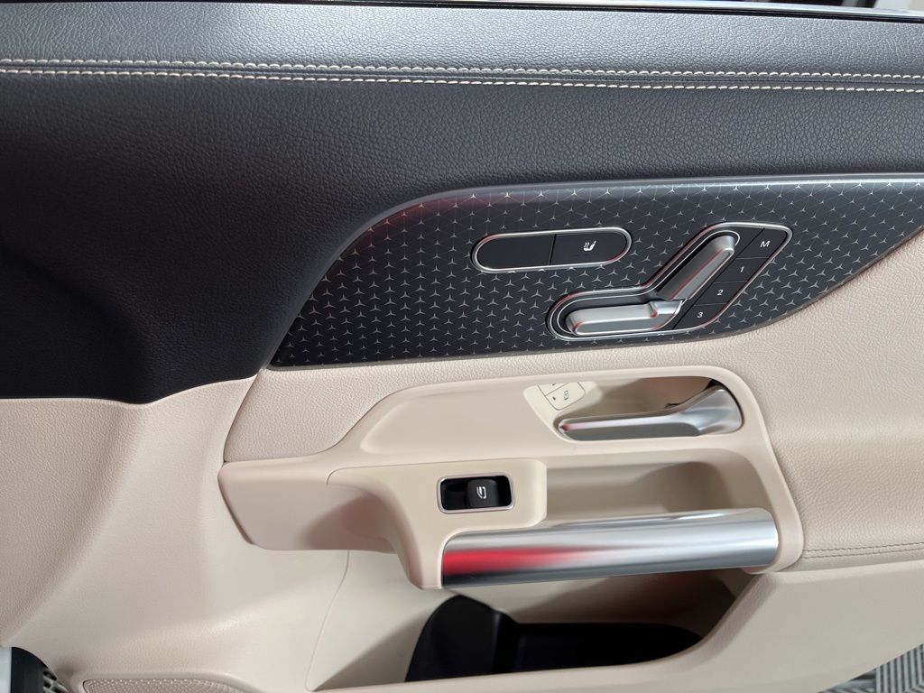 Thumbnail: 2024 Mercedes-Benz GLA - 21