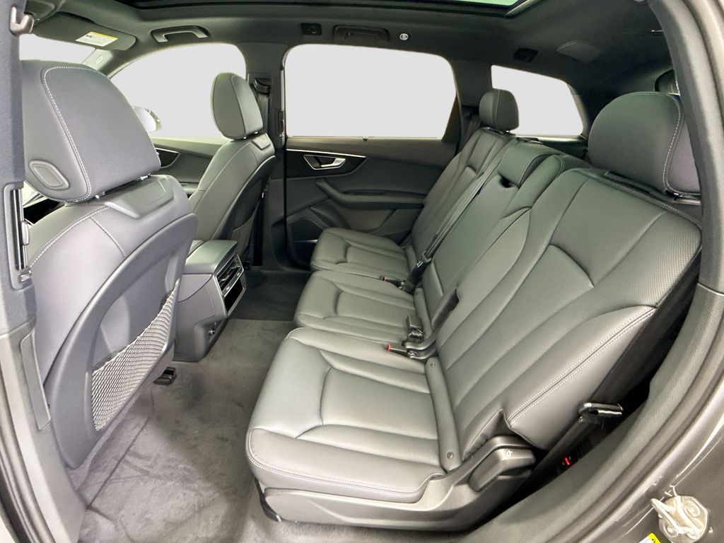 Thumbnail: 2026 Audi Q7 - 21