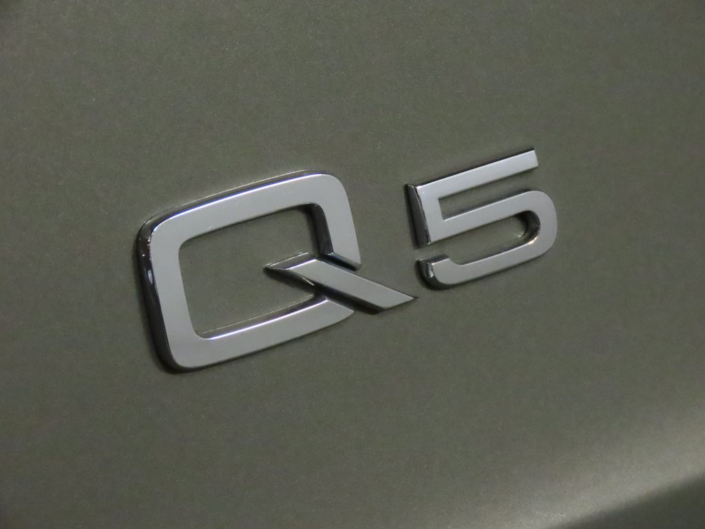 Thumbnail: 2023 Audi Q5 - 9