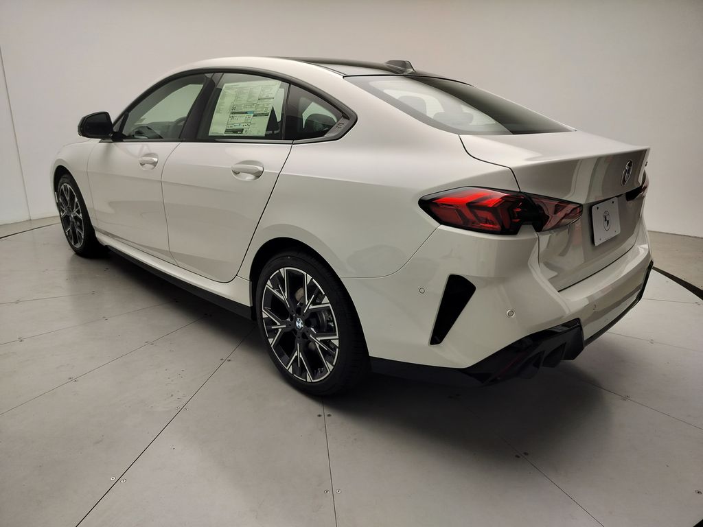 Thumbnail: 2026 BMW 2 Series - 4