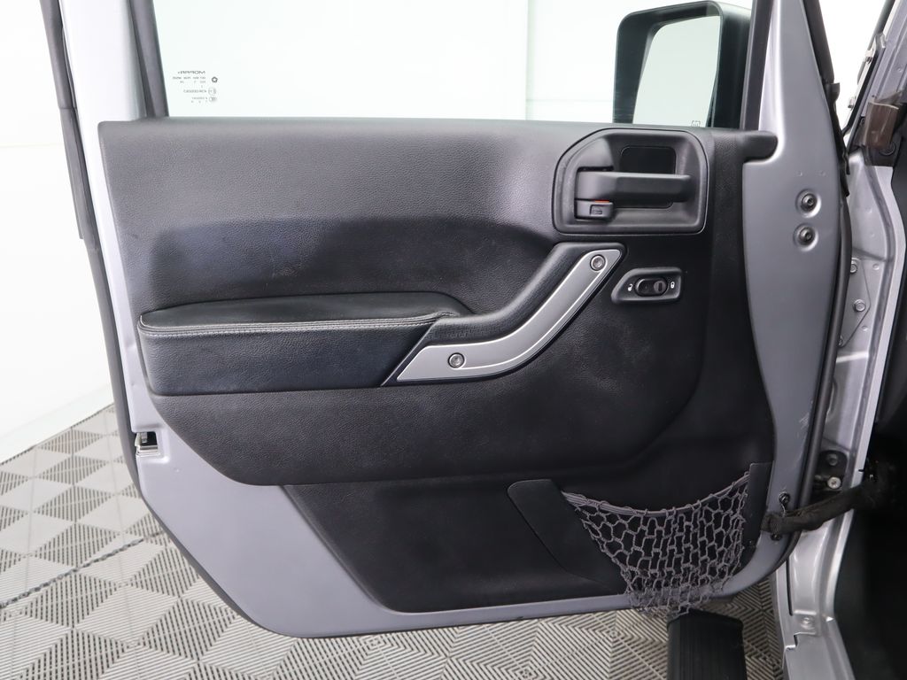 Thumbnail: 2015 Jeep Wrangler - 25