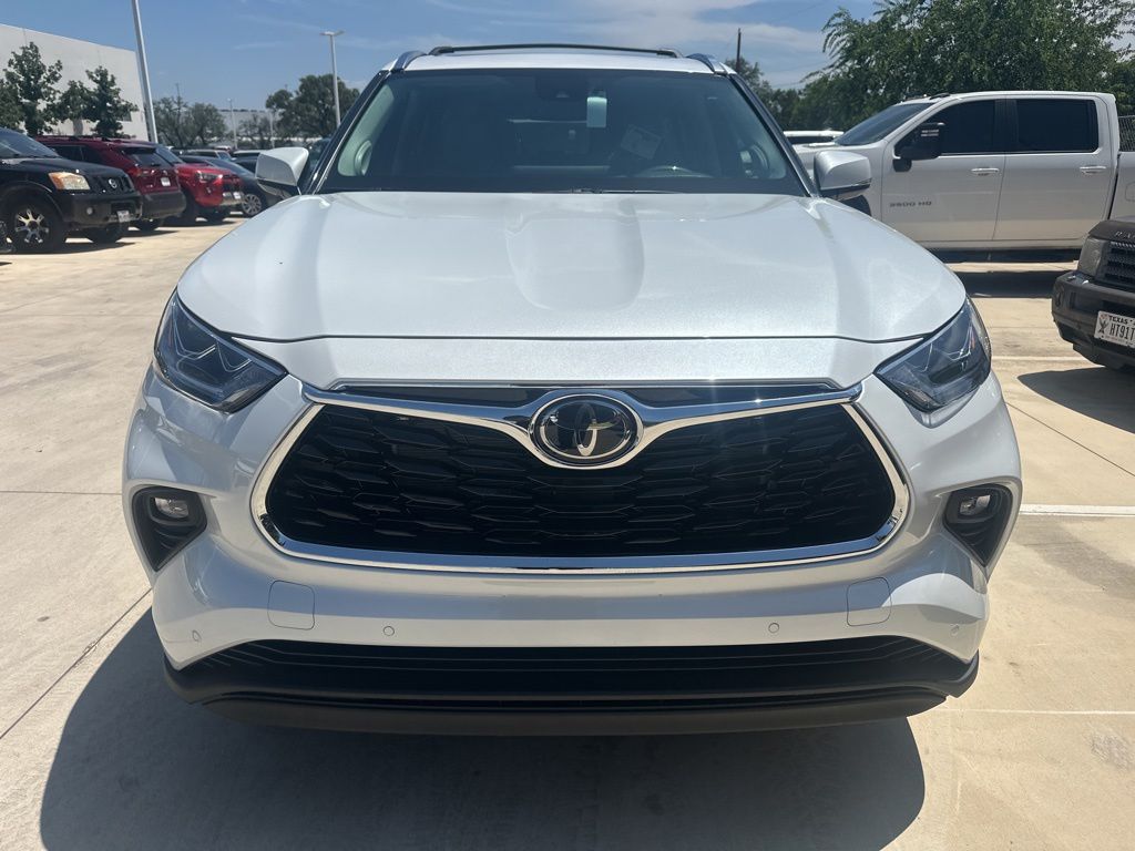 White (Wind Chill Pearl) 2026 Toyota Highlander Limited AWD SUV / Crossover All-Wheel Drive 8-Speed Automatic