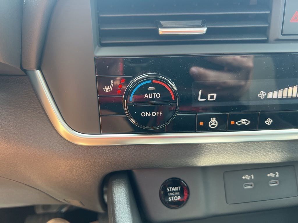 2025 Everest White Pearl Nissan Rogue SV FWD SUV