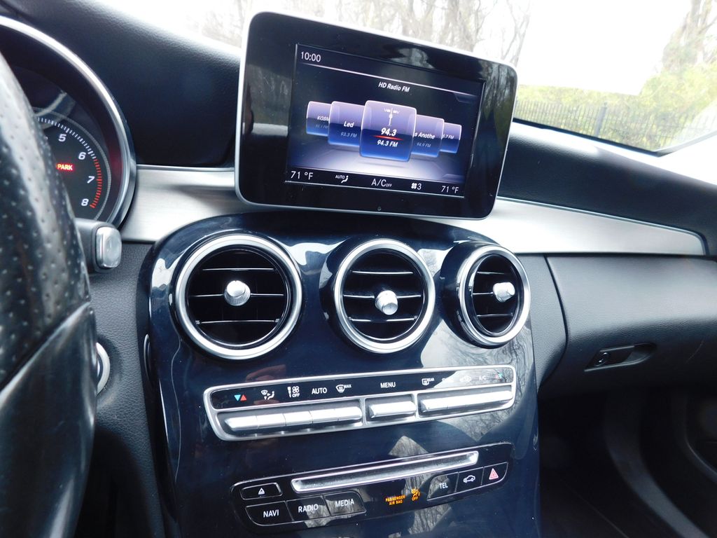 Thumbnail: 2015 Mercedes-Benz C-Class - 9