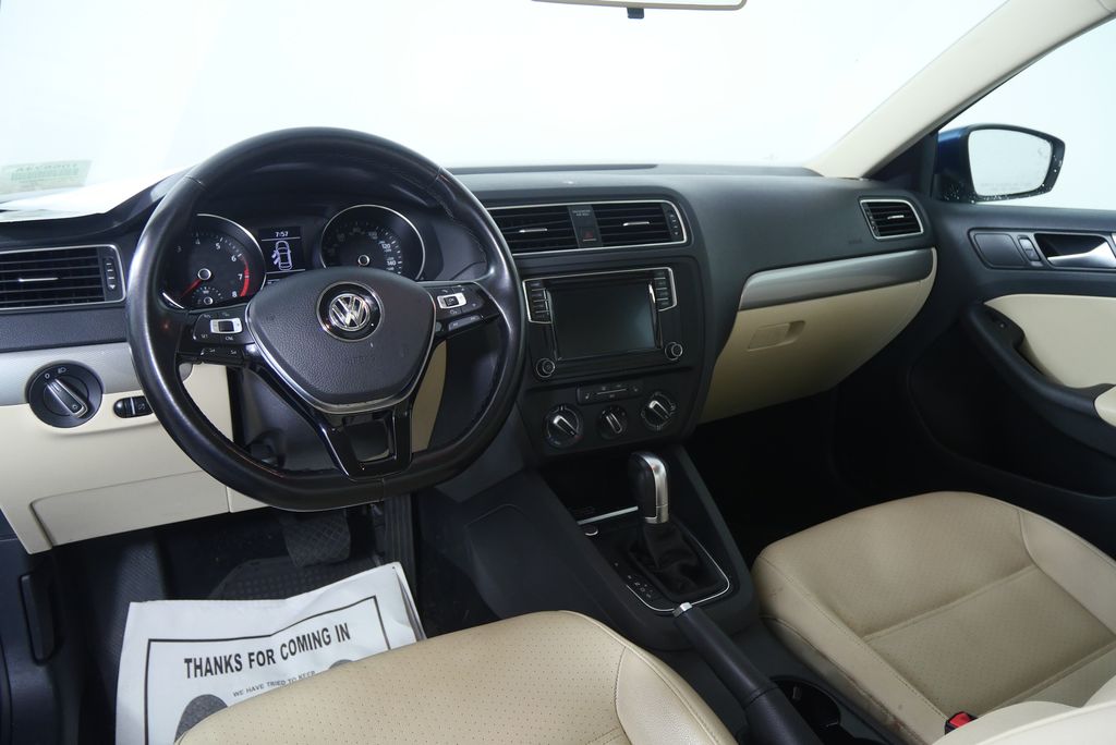 Thumbnail: 2017 Volkswagen Jetta - 18