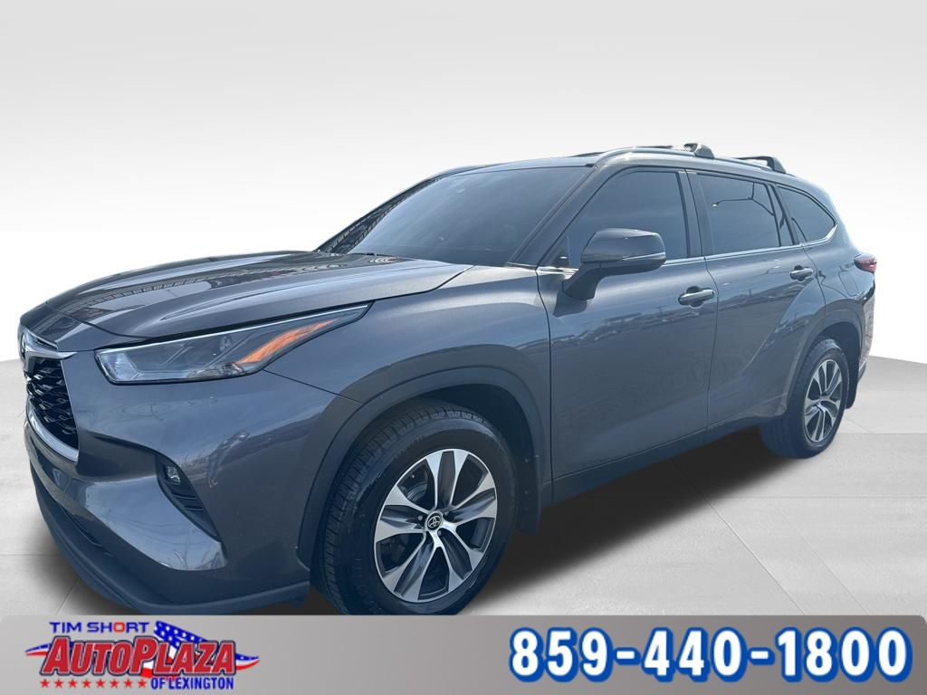 Moon Dust 2023 Toyota Highlander XLE FWD SUV / Crossover Front-Wheel Drive 8-Speed Automatic