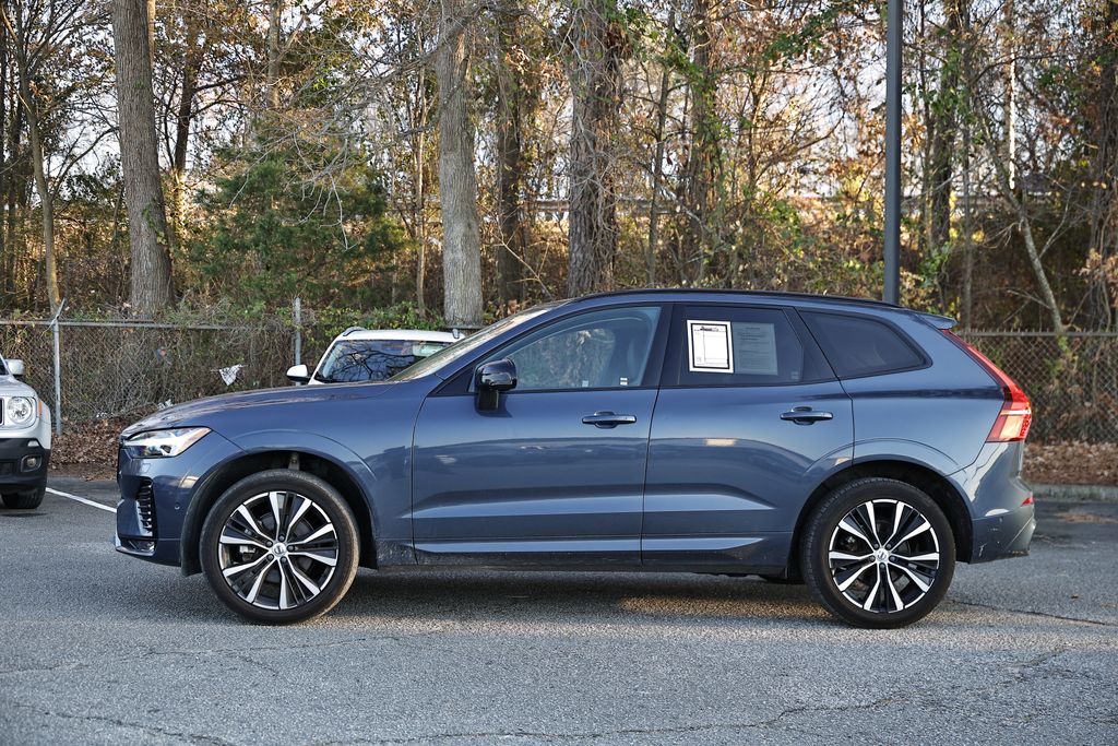 2024 Volvo XC60 B5 Plus Dark Theme AWD's photo