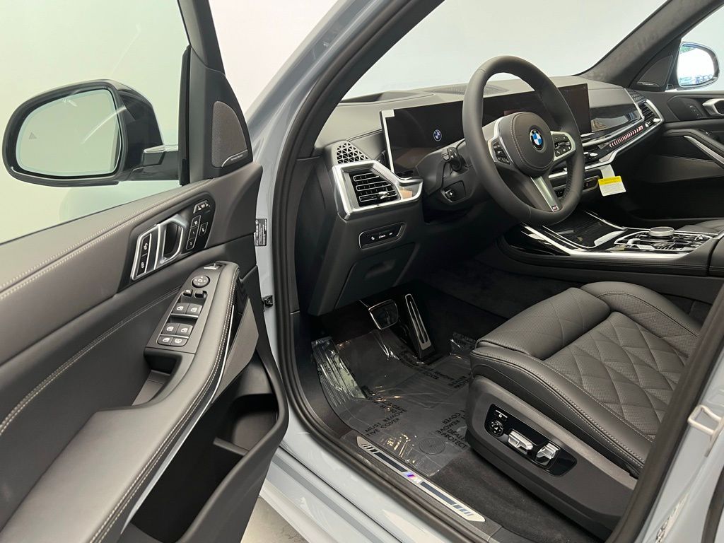 Thumbnail: 2026 BMW X7 - 23