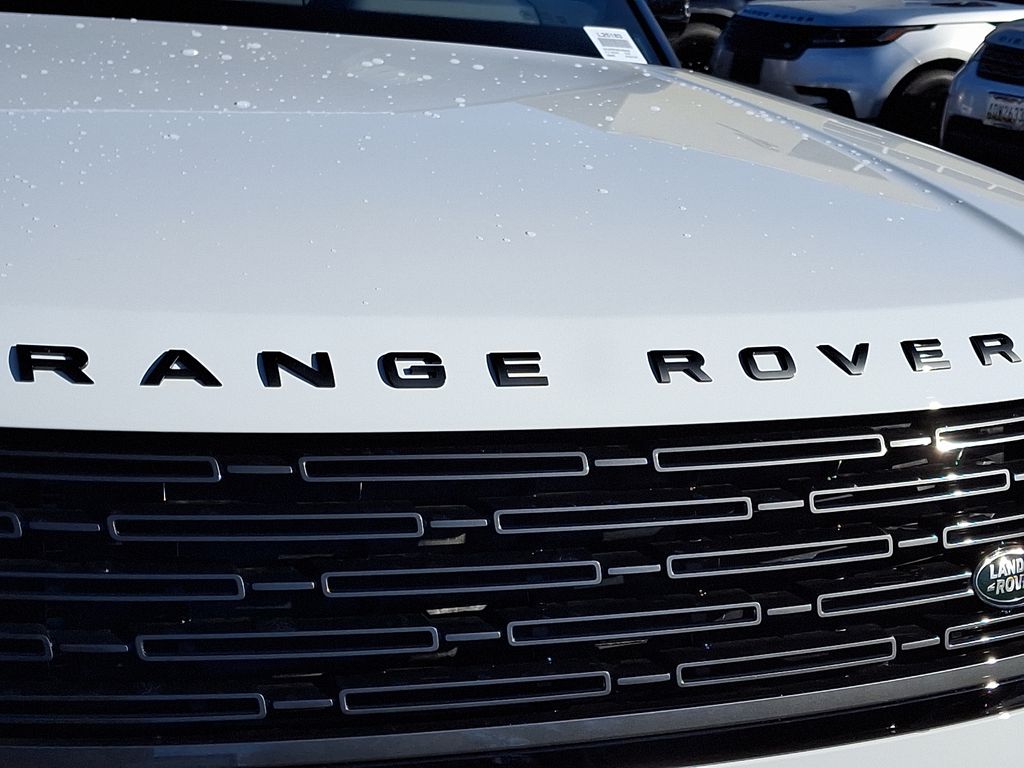 2025 Land Rover Range Rover SE 24