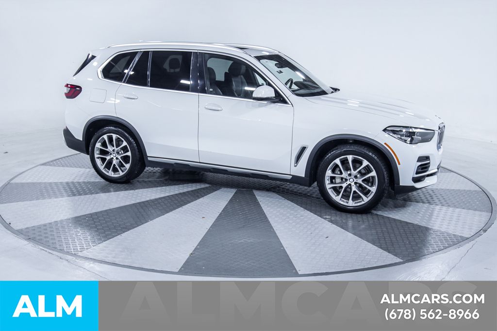 Used 2022 White BMW xDrive40i image 13