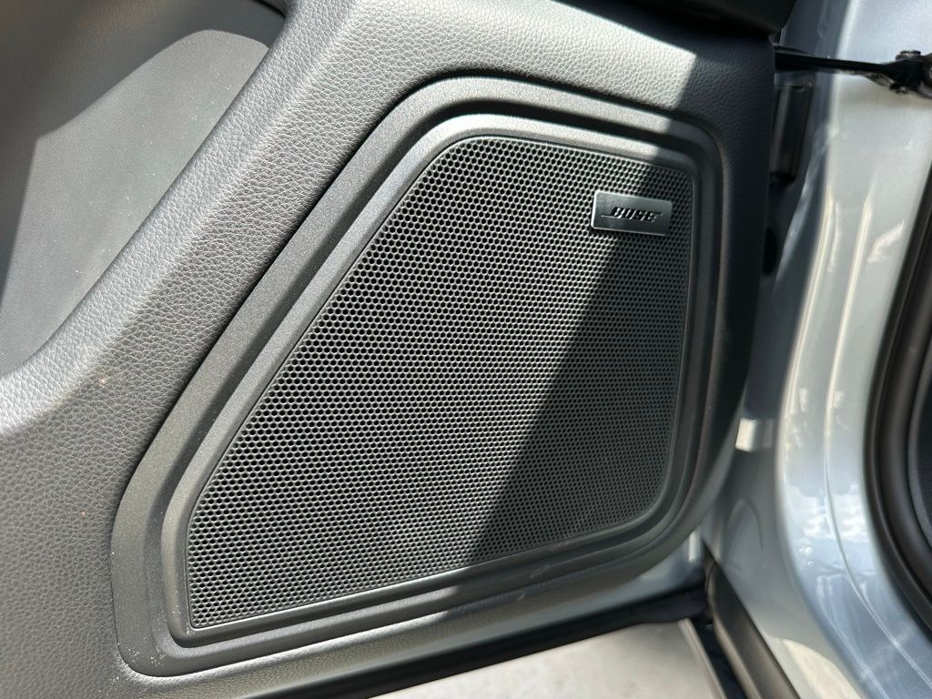 2025 Porsche Macan  16